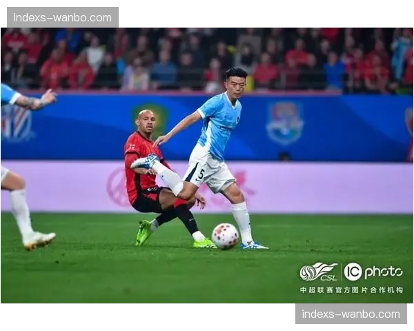 新鹏城阿代米闪击破门展现个人能力 本科维奇后防疲于应付